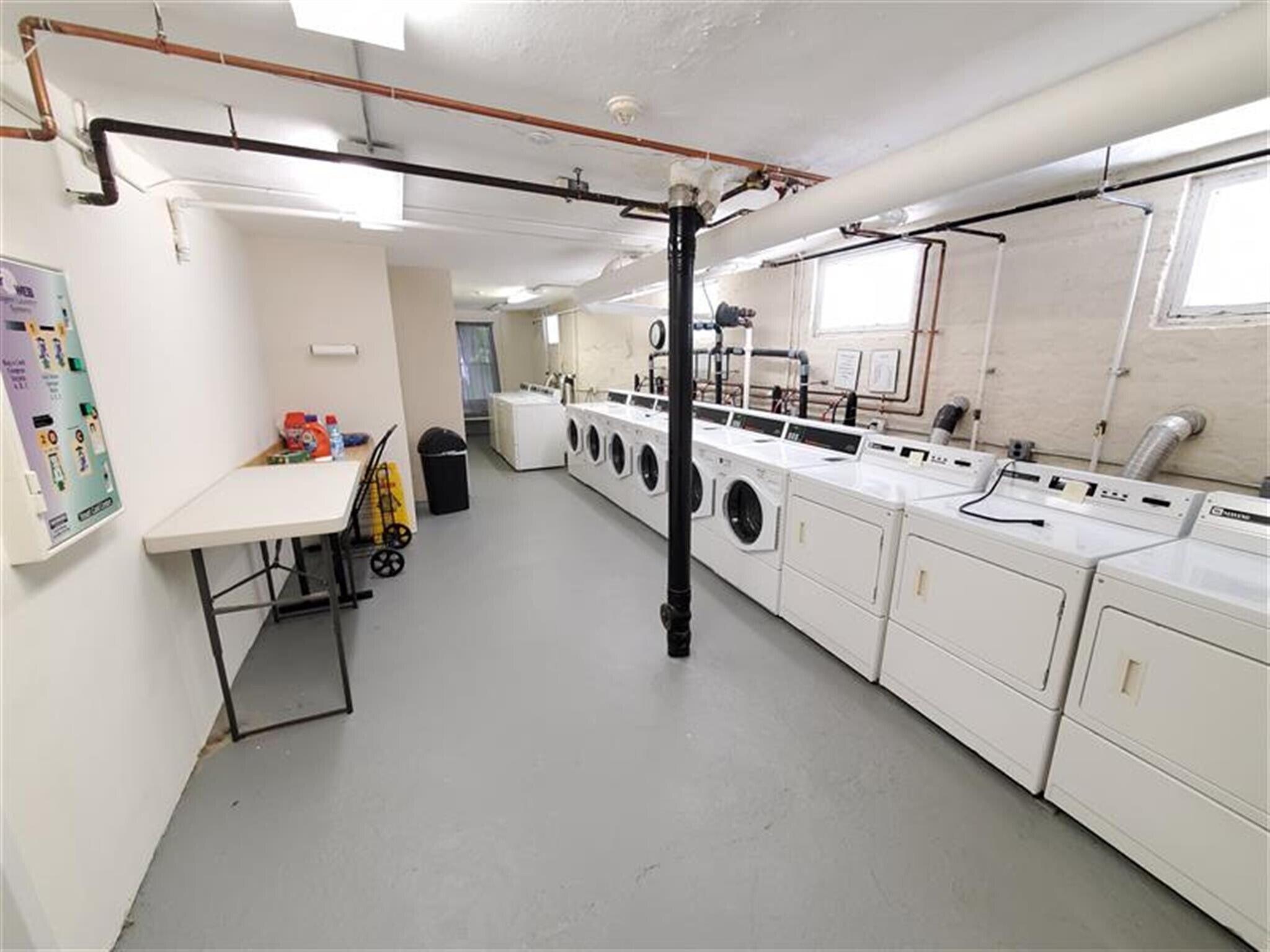 Building Photo - 154 Summer St