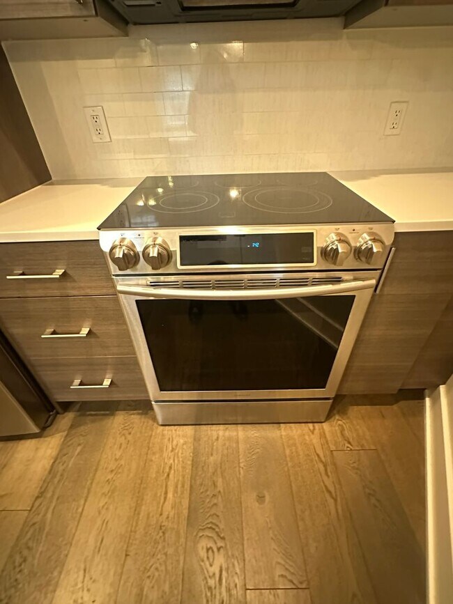 Building Photo - Modern 2 Bedroom, 2 Bathroom Penthouse with Parking in Historic LeDroit Park