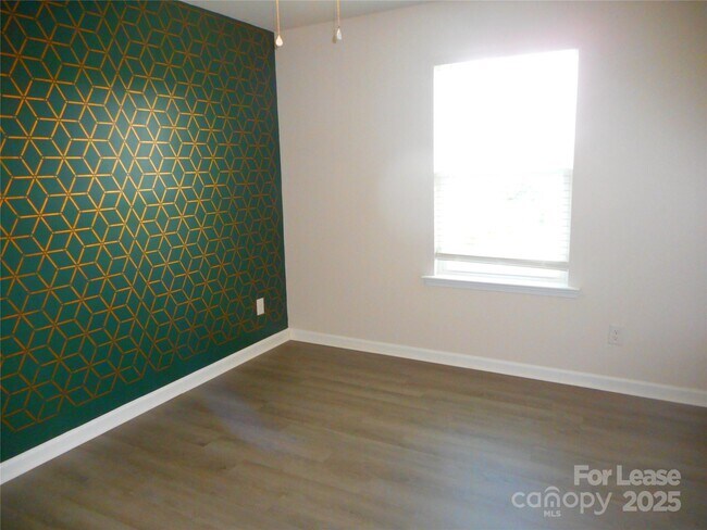 Building Photo - 3058 Eastcott Ave