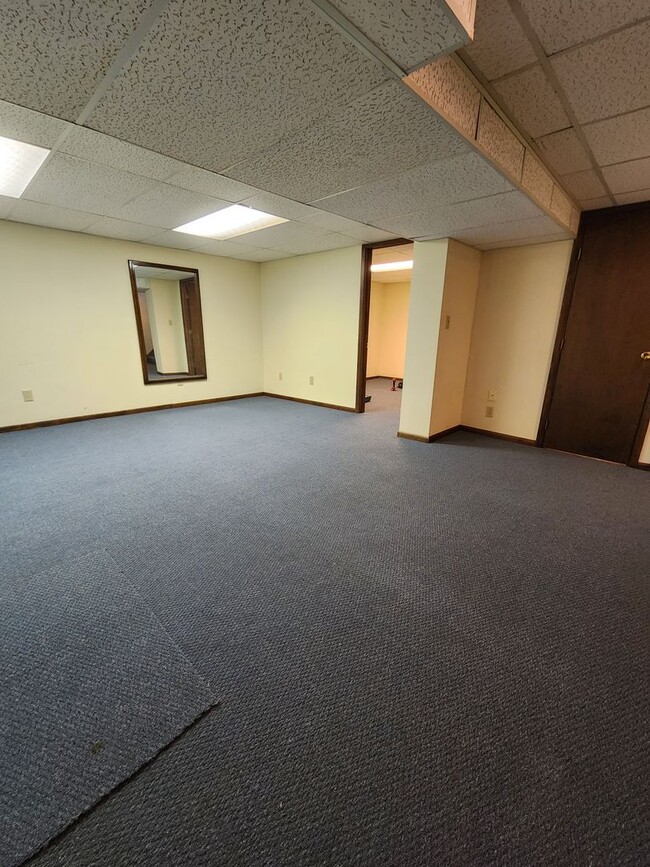 Building Photo - Spacious 3 Bedroom 3 Bathroom Home For Ren...