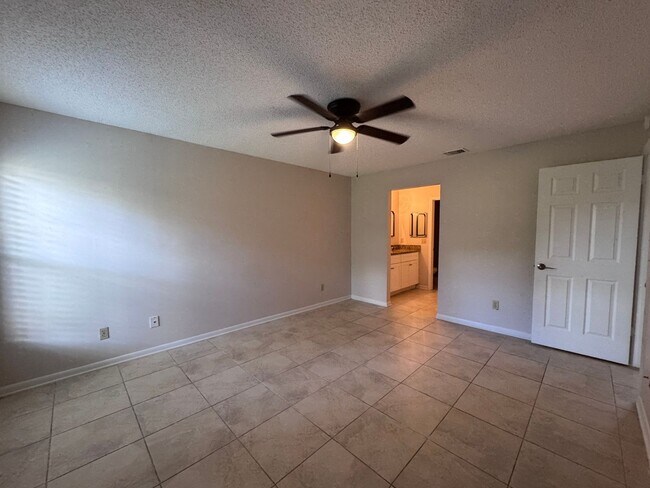 Building Photo - 152 Carolwood Blvd
