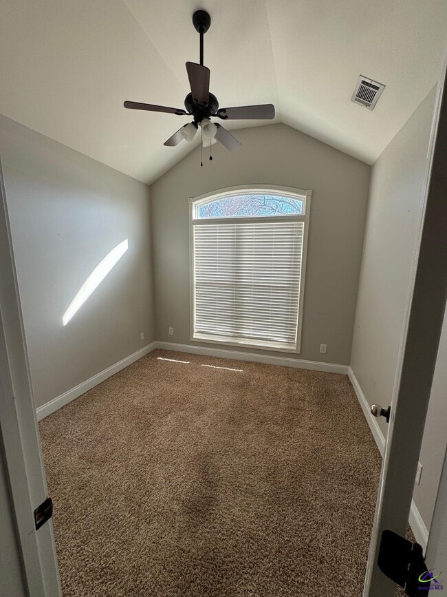 Building Photo - 302 Tug Ct