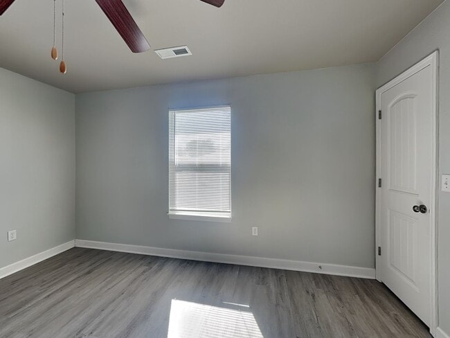 Building Photo - Charming 3-Bed, 2-Bath Home in Blue Springs