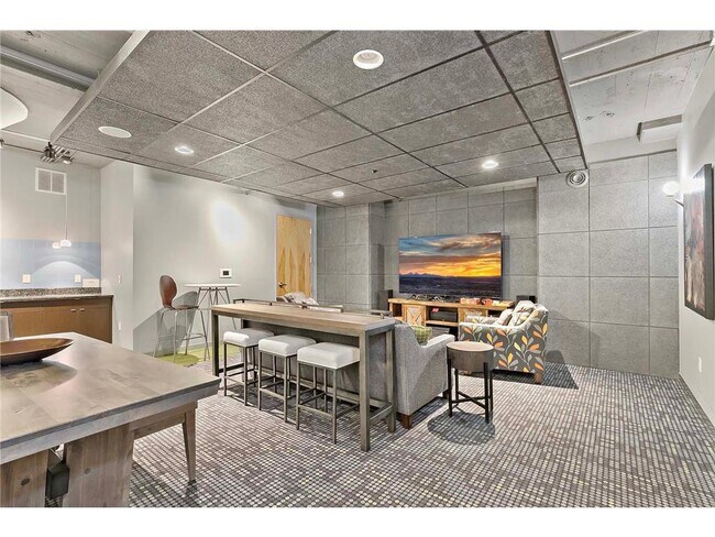 Building Photo - 2929 Chicago Ave