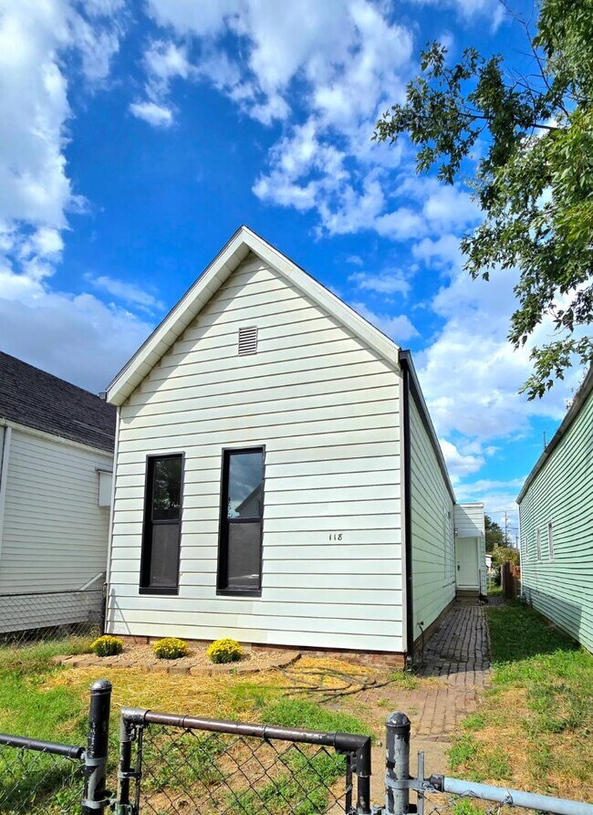 Primary Photo - 118 E Maryland St