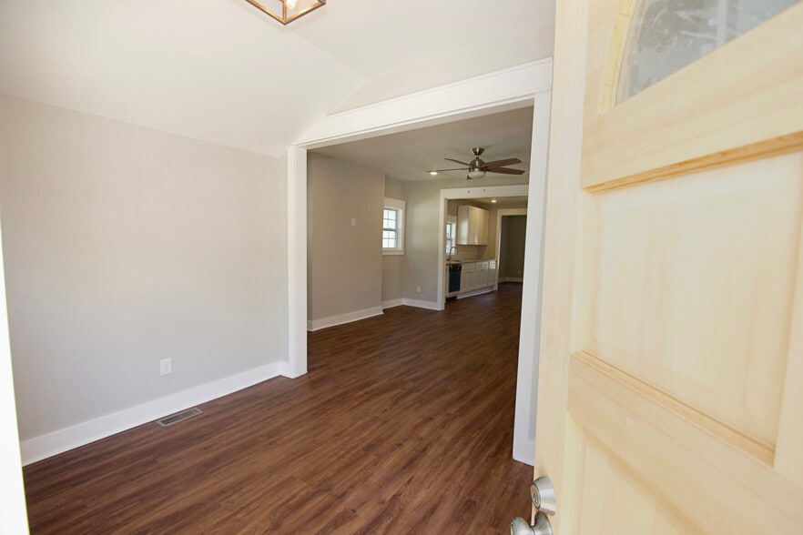 Building Photo - 2404 Jefferson Ave