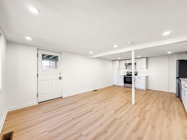 Building Photo - 204 Endicott Ave