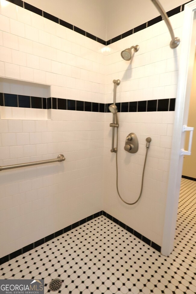 Building Photo - 217 Mountain View St