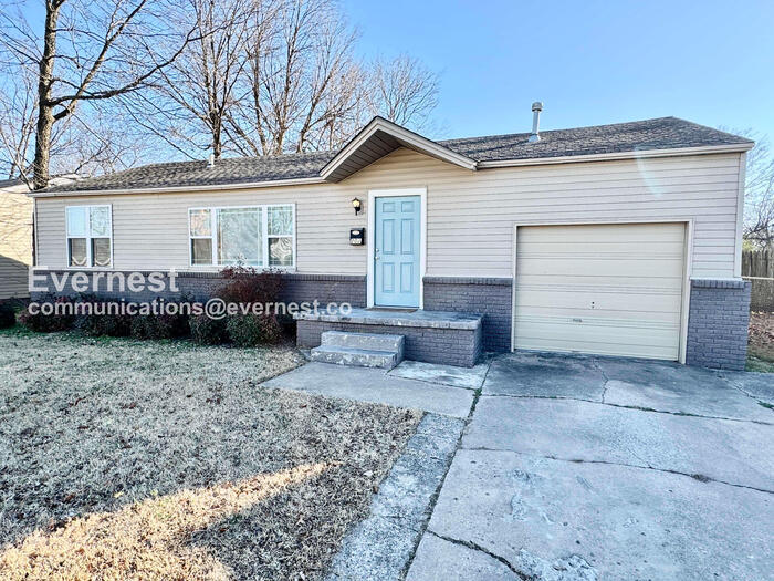 Building Photo - 202 E 6th St