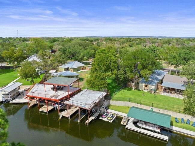 Building Photo - 902-902 Sherwood Forest Dr