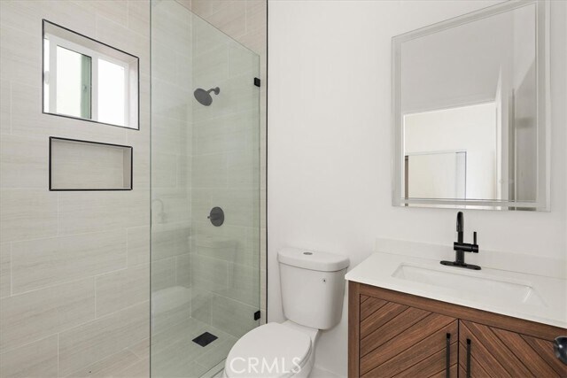 Building Photo - 642 E Fairview Blvd