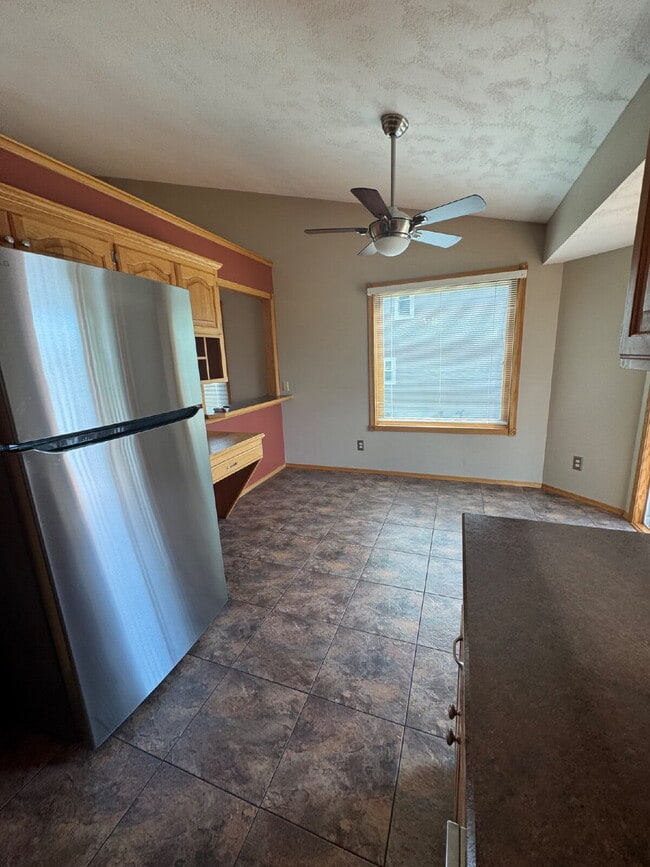 Building Photo - "Spacious 4-Bedroom Sanctuary with 3 Full Baths on Country View Drive, Derby - 3189 Sq Ft of Comf...