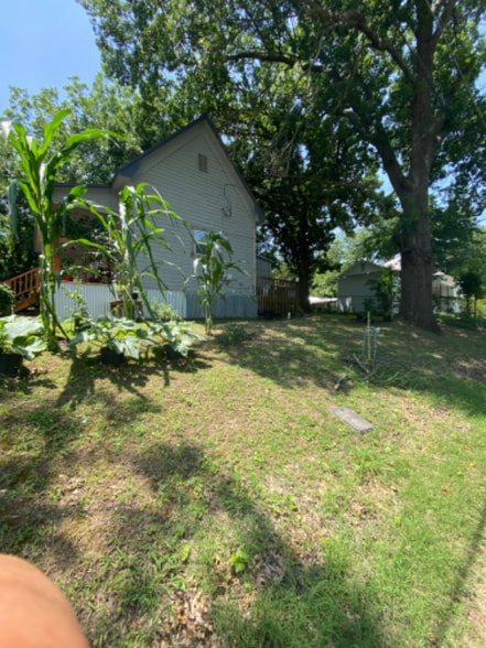 Building Photo - 221 S Main St