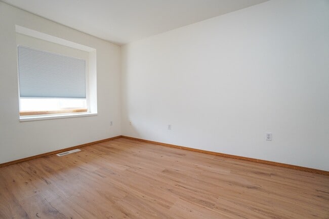 Building Photo - 231 N Paradise Ave