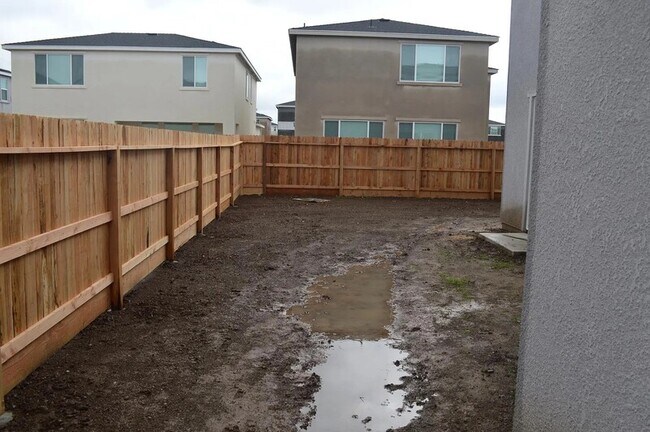 Building Photo - 2454 Fidalgo Wy