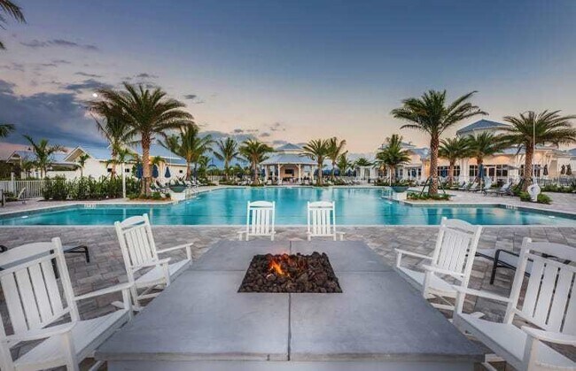 Building Photo - SALT WATER POOL AND SPA home in Greyhawk at the Everglades Golf and Country Club