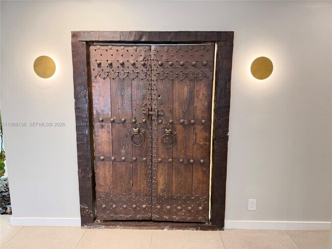 Building Photo - 3200 NE 165th St