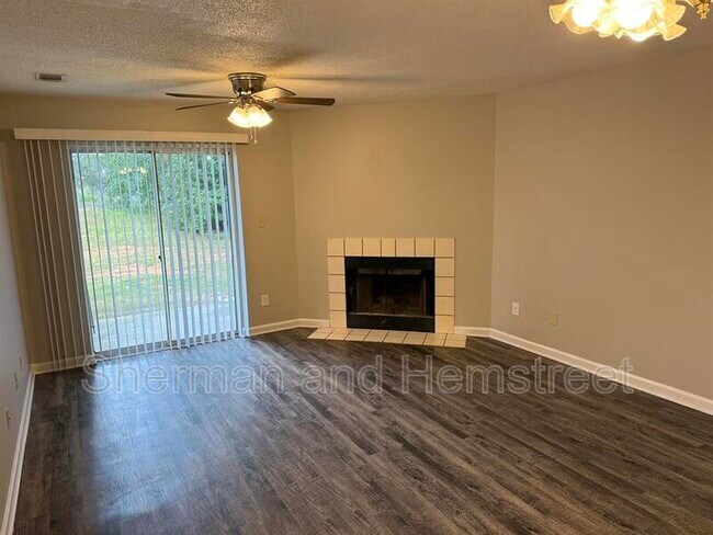 Building Photo - 504 Commons Dr