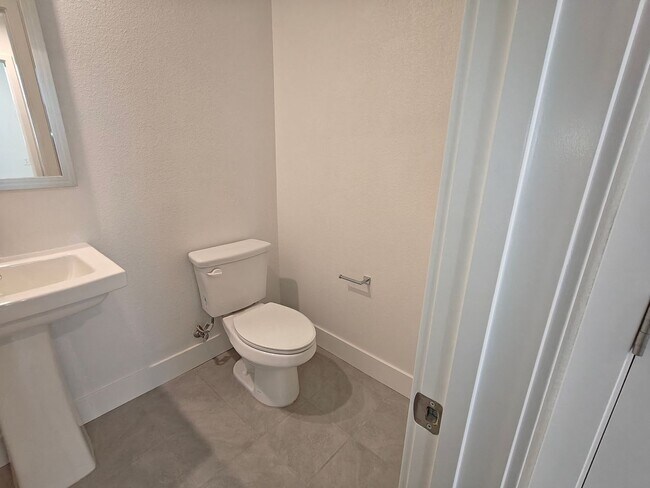 Building Photo - 259 Montague Expy