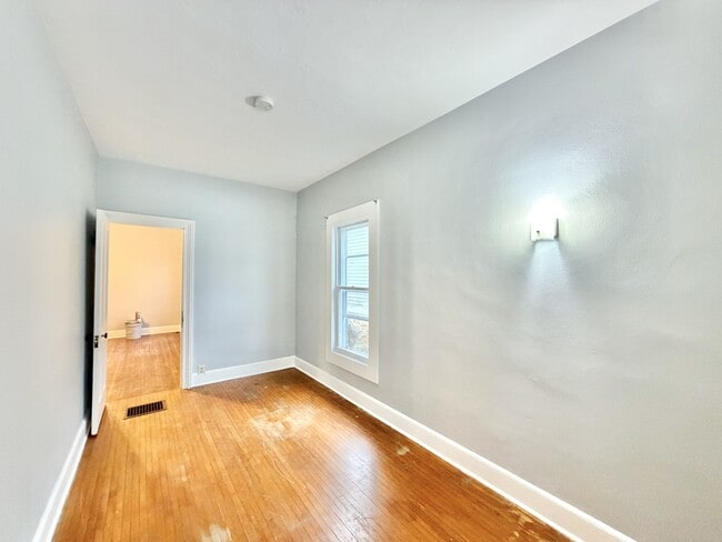 Building Photo - 426 S Jackson St