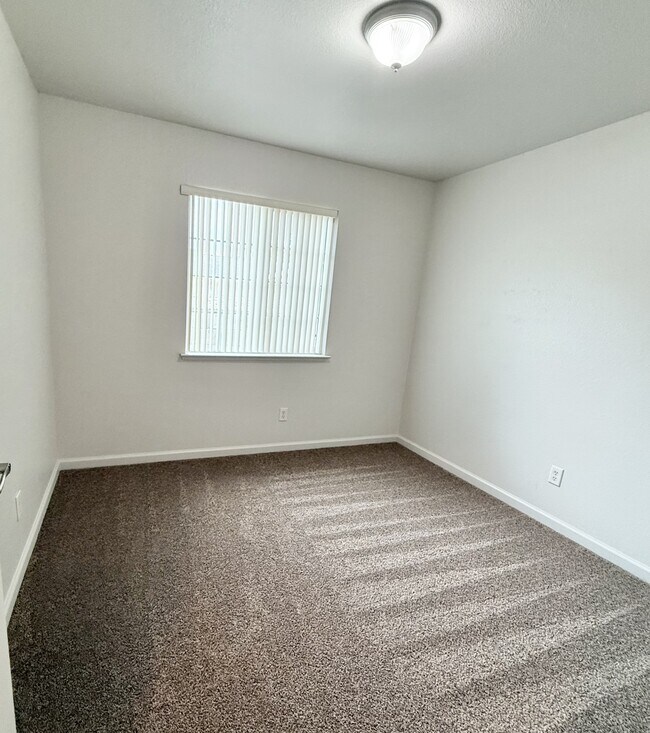 Building Photo - 421 N Walnut Ave