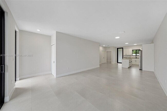 Building Photo - 4309 E 8th Ct