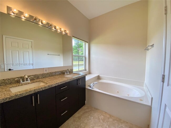 Building Photo - 837 Tanglewood Cir