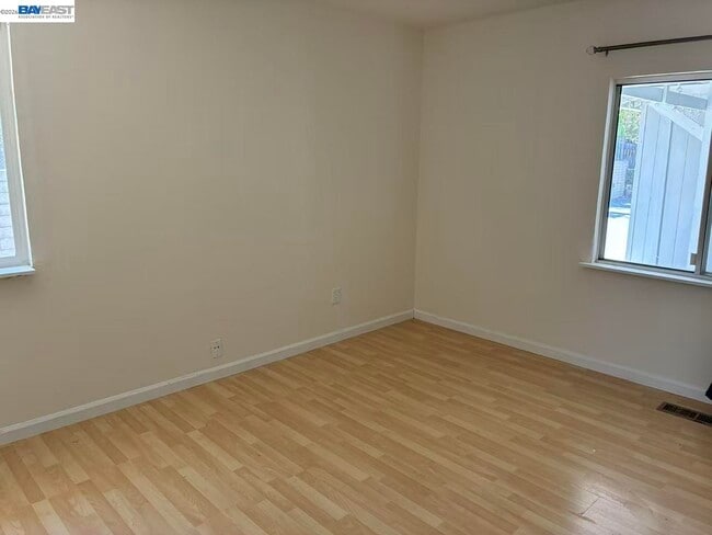 Building Photo - 2941 Sunset Ln