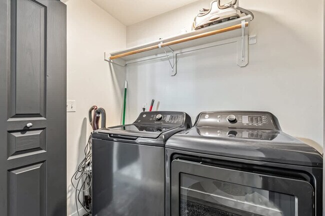 Building Photo - 103 N Voyage Ave