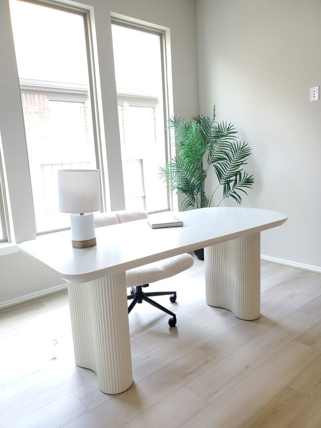 Building Photo - 2406 Pear Blossom Ln