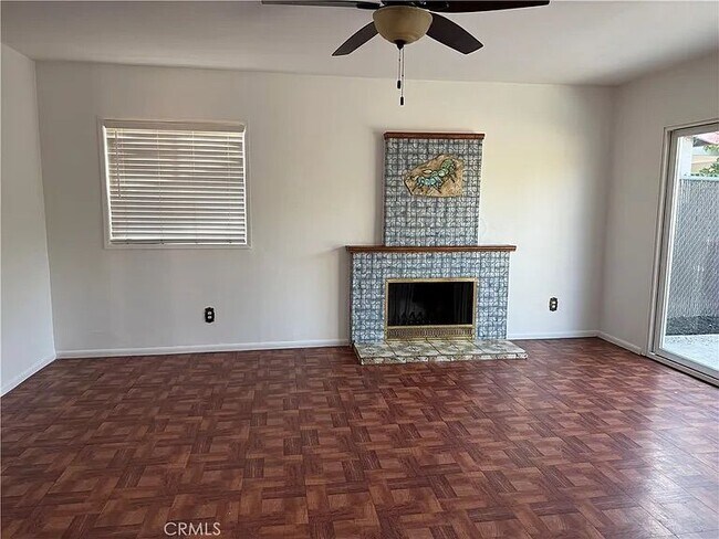Building Photo - 1353 Pengra St