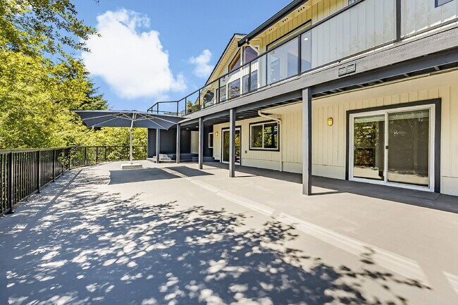 Building Photo - Sophisticated and Elegant home is located in Harbor Ridge at Browns Point. Spacious 4 bedroom, 4 ...