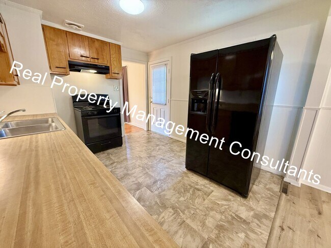 Building Photo - Charming 3-Bedroom Home with Covered Deck ...