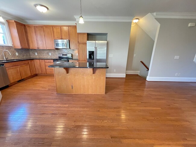 Building Photo - Charming 3br - 3ba in Davis Park, perfect ...