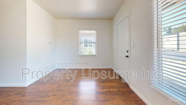 Building Photo - 2063 Park Ave