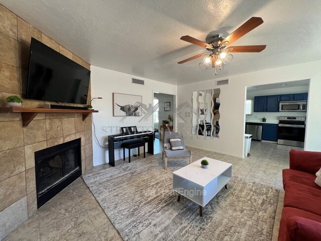 Building Photo - 3402 W Frankfurt Dr