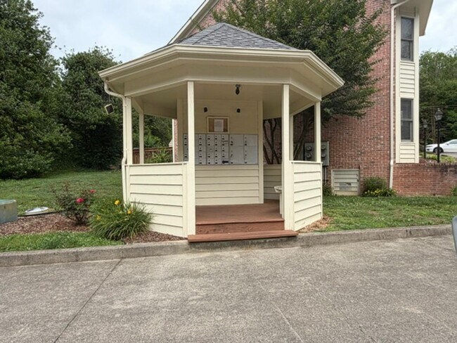 Building Photo - 3 or 4 Bedroom / 3.5 Bath Condo Kingsport, TN 37663