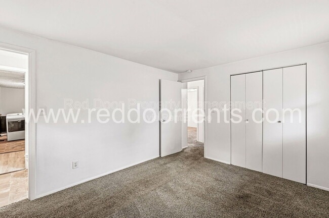 Building Photo - 9949 Ellis Dr
