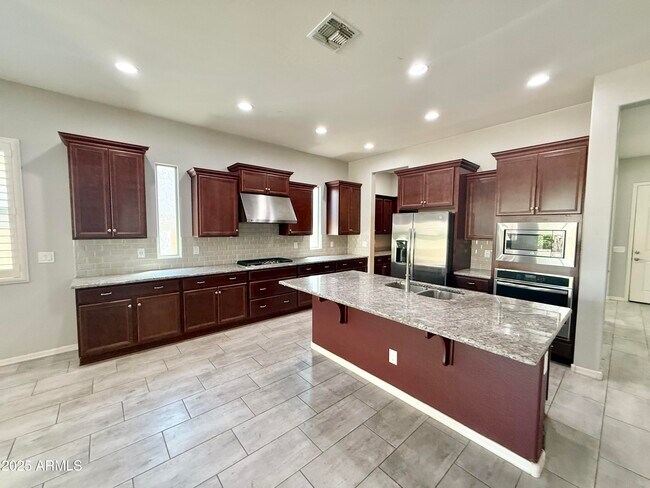 Building Photo - 980 E Knightsbridge Way