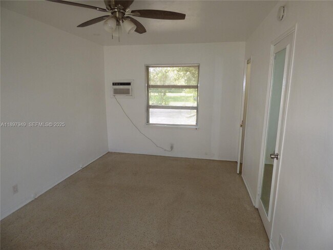 Building Photo - 522 N 19th Ave