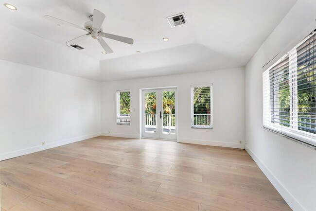 Building Photo - 1026 Seasage Dr