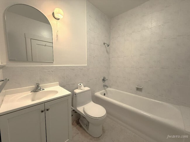 Building Photo - 714-716-716 35th Ave