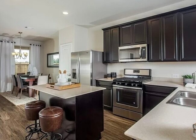 Building Photo - 10473 Pineland Dr