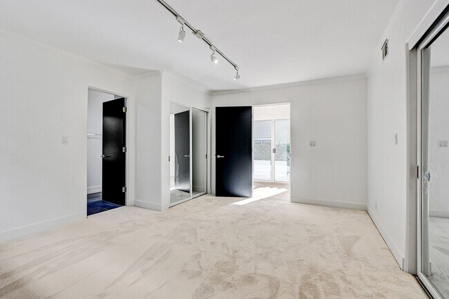 Building Photo - Beautifully Remodeled, 4BR4.5BA Hill Section Home w/ Amazing Panoramic Ocean Views, 3 Decks, Atri...