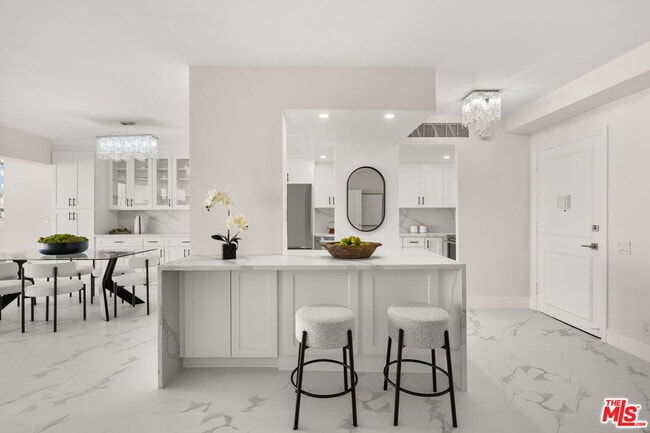 Building Photo - 10450 Wilshire Blvd