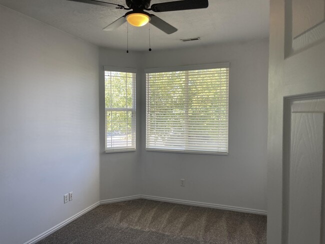 Building Photo - 754 N Bradford Dr