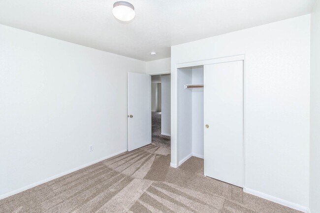 Building Photo - BEAUTIFUL SINGLE-STORY HOME LOCATED IN LAS...