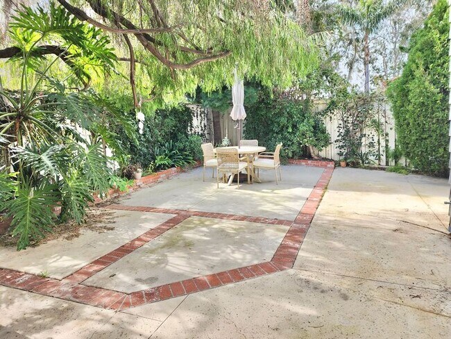 Building Photo - 8118 E Peacock Ln