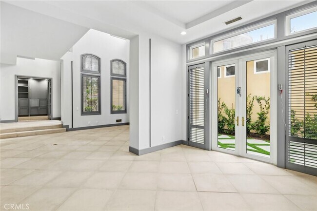 Building Photo - 5 Torrey Pine Dr