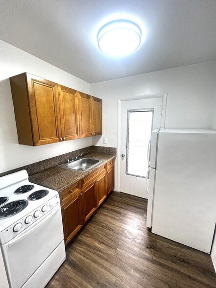 kitchen - 3149 Center St